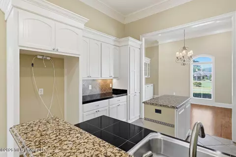 Kitchen - 100 Grandeur Dr, Brandon, MS 39042 photo 4 of 4