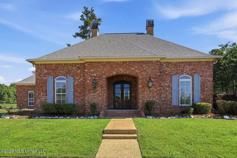 100 Grandeur Dr, Brandon, MS 39042