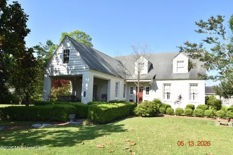 204 Grand Blvd, Greenwood, MS 38930