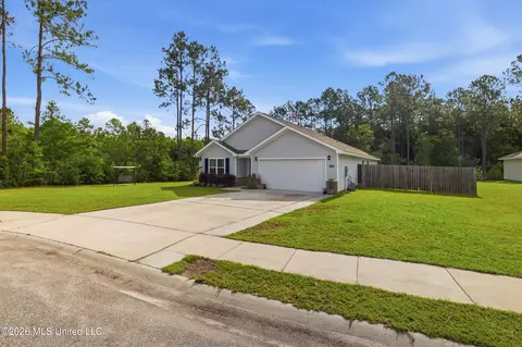 10065 Willow Leaf Dr, Gulfport, MS 39503