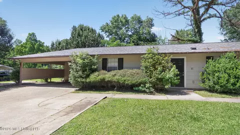 5708 Orchard View Dr, Jackson, MS 39211