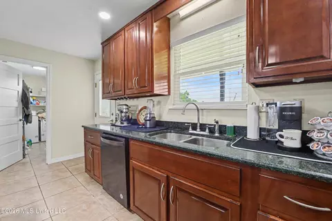 Kitchen - 3925 Dantzler St, Moss Point, MS 39563 photo 5 of 5