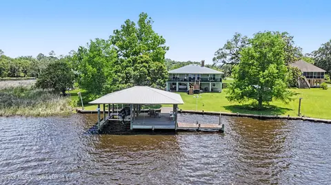 3925 Dantzler St, Moss Point, MS 39563