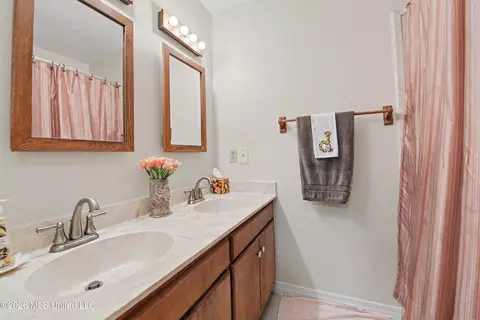 Bath - 3925 Dantzler St, Moss Point, MS 39563 photo 2 of 2