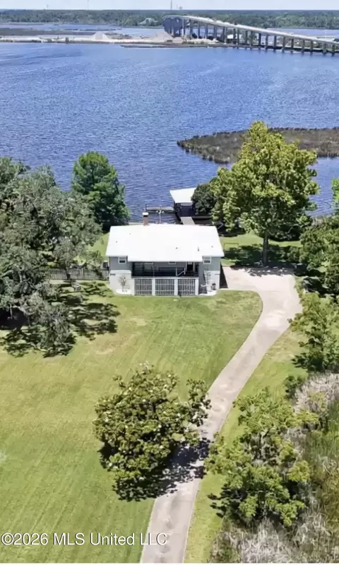 3925 Dantzler St, Moss Point, MS 39563