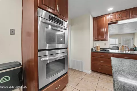 Kitchen - 3925 Dantzler St, Moss Point, MS 39563 photo 3 of 5
