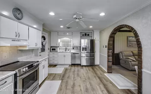 Kitchen - 478 Holifield Cir, Brandon, MS 39042 photo 1 of 7