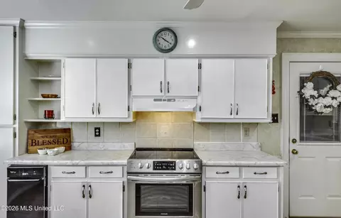 Kitchen - 478 Holifield Cir, Brandon, MS 39042 photo 4 of 7