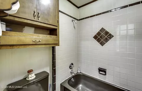 Bath - 478 Holifield Cir, Brandon, MS 39042 photo 4 of 5