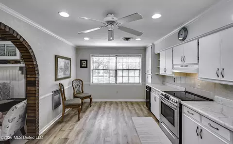 Kitchen - 478 Holifield Cir, Brandon, MS 39042 photo 2 of 7