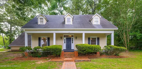 110 Bayleaf Ln, Madison, MS 39110