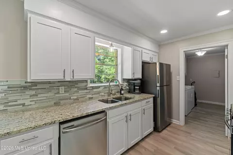 Kitchen - 7122 Summit Holmesville Rd, Mccomb, MS 39648 photo 2 of 4