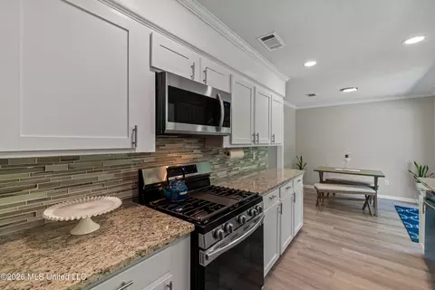 Kitchen - 7122 Summit Holmesville Rd, Mccomb, MS 39648 photo 3 of 4