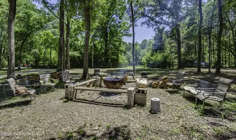 Exterior - 214 Parks Rd # B, Jackson, MS 39212 photo 4 of 18