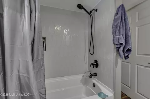 Bath - 214 Parks Rd # B, Jackson, MS 39212 photo 4 of 4