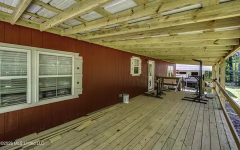 Exterior - 214 Parks Rd # B, Jackson, MS 39212 photo 12 of 18