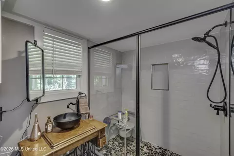 Bath - 214 Parks Rd # B, Jackson, MS 39212 photo 2 of 4