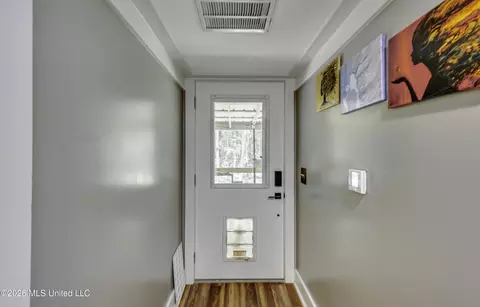 Entry Way - 214 Parks Rd # B, Jackson, MS 39212 photo 3 of 3