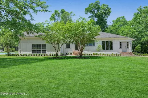 4187 Saussy Ln, Pass Christian, MS 39571