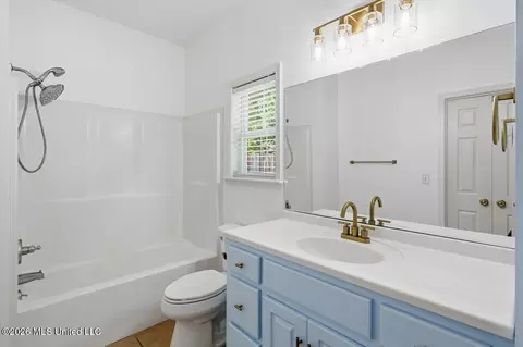 Bath - 1210 Coachlight Cv, Brandon, MS 39042 photo 1 of 2