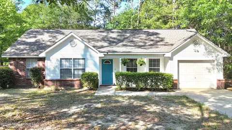 1329 Sycamore St, Ocean Springs, MS 39564