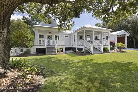 144 Saint Charles St, Bay Saint Louis, MS 39520