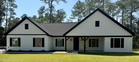 501 Peach St, Ocean Springs, MS 39564
