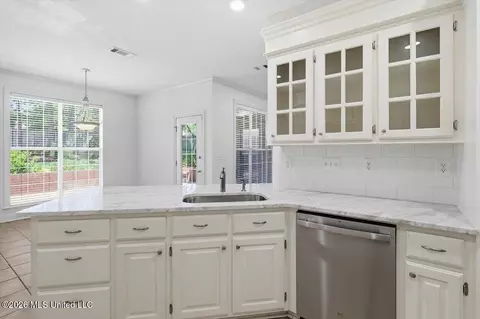 Kitchen - 2004 Walden Pl, Brandon, MS 39042 photo 2 of 4