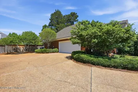 Exterior - 2004 Walden Pl, Brandon, MS 39042 photo 3 of 10