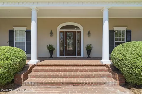 Exterior - 2004 Walden Pl, Brandon, MS 39042 photo 4 of 10