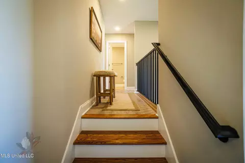 Entry Way - 862 Long Leaf Cir, Brandon, MS 39042 photo 5 of 6
