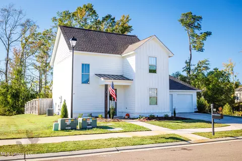 Exterior - 862 Long Leaf Cir, Brandon, MS 39042 photo 3 of 5