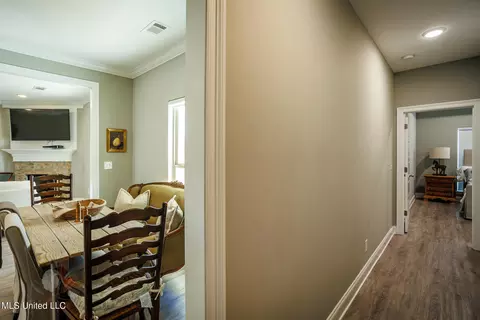 Entry Way - 862 Long Leaf Cir, Brandon, MS 39042 photo 2 of 6
