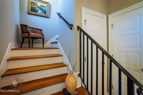 Entry Way - 862 Long Leaf Cir, Brandon, MS 39042 photo 3 of 6