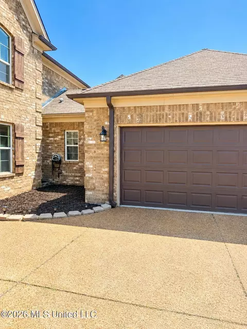 1436 N Arbor Lake Dr, Horn Lake, MS 38637