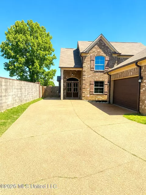 1436 N Arbor Lake Dr, Horn Lake, MS 38637