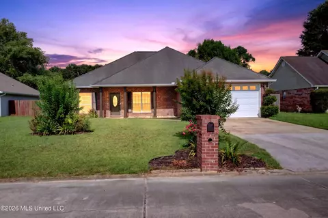 7621 Falcon Cir, Ocean Springs, MS 39564