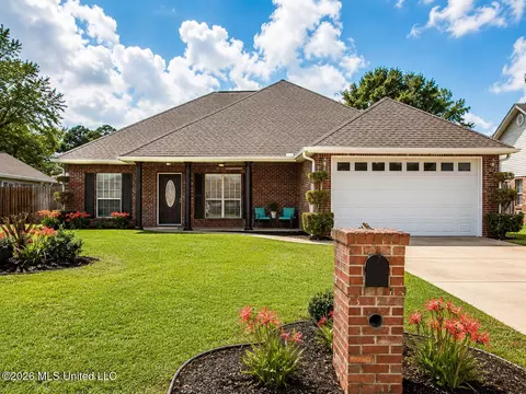 7621 Falcon Cir, Ocean Springs, MS 39564
