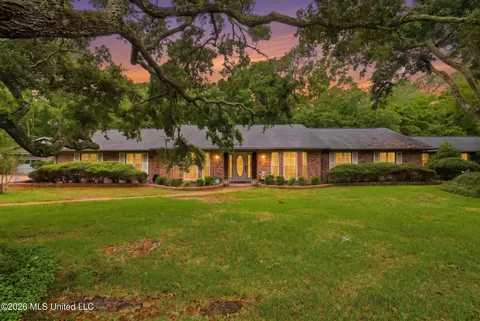1237 Main St, Ocean Springs, MS 39564