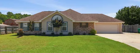 196 Kacey Ln, Waveland, MS 39576