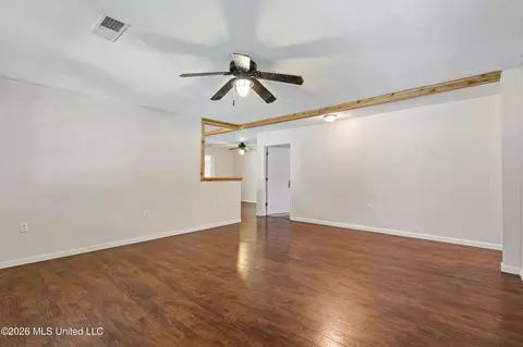 Living - 280 Thunderbird Dr, Hernando, MS 38632 photo 2 of 5