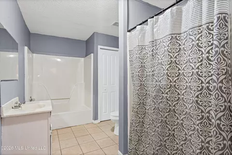 Bath - 280 Thunderbird Dr, Hernando, MS 38632 photo 3 of 4