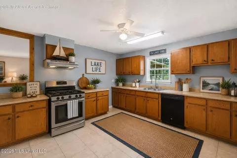 Kitchen - 280 Thunderbird Dr, Hernando, MS 38632 photo 1 of 3
