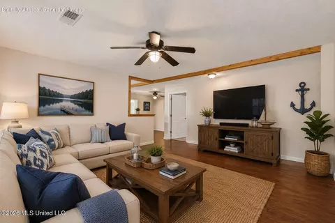 Living - 280 Thunderbird Dr, Hernando, MS 38632 photo 1 of 5