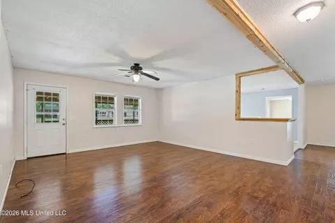 Living - 280 Thunderbird Dr, Hernando, MS 38632 photo 3 of 5