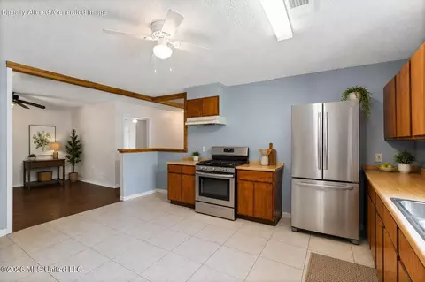Kitchen - 280 Thunderbird Dr, Hernando, MS 38632 photo 3 of 3