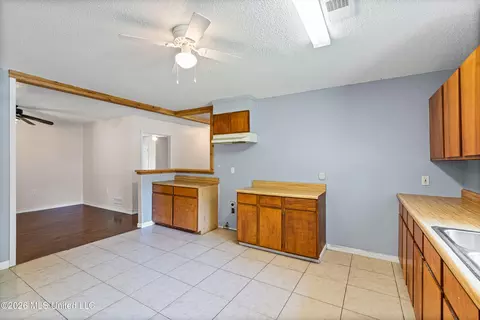 Kitchen - 280 Thunderbird Dr, Hernando, MS 38632 photo 2 of 3