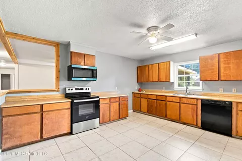 Kitchen - 280 Thunderbird Dr, Hernando, MS 38632 photo 1 of 1