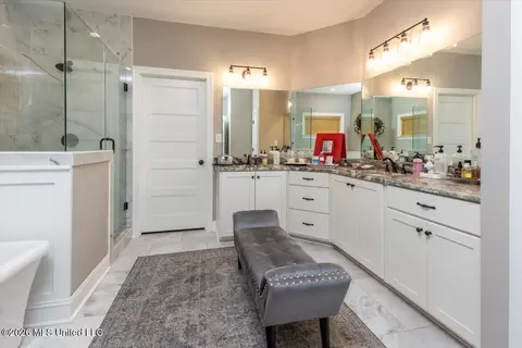 Bath - 1478 Ashtons Ln, Hernando, MS 38632 photo 2 of 4