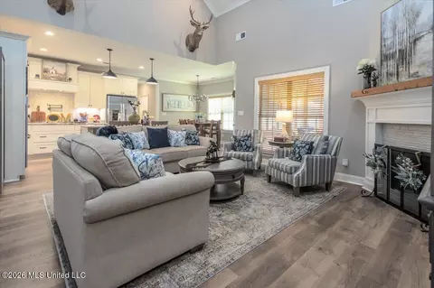 Living - 1478 Ashtons Ln, Hernando, MS 38632 photo 2 of 4